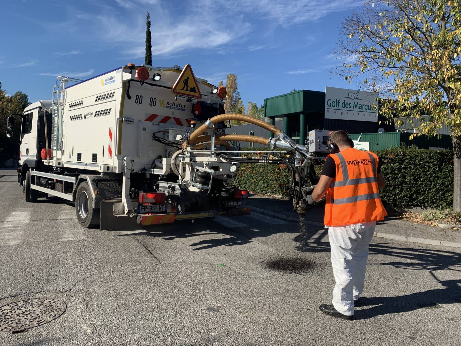 Réparation de la voirie avec le BLOW-PATCHER