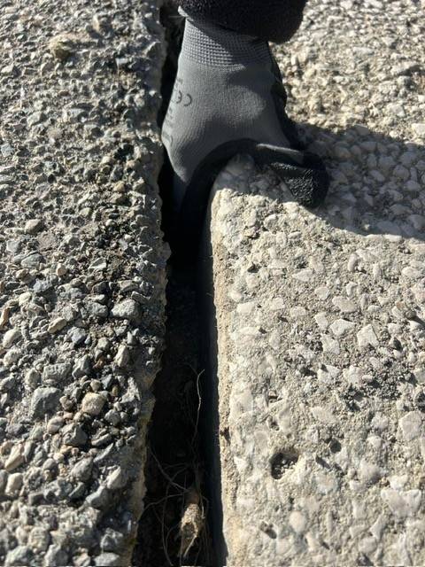 Dangers des fissures sur route