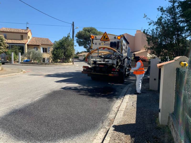 Réparation des dégradations de la voirie avec la technique de l'enrobé projeté