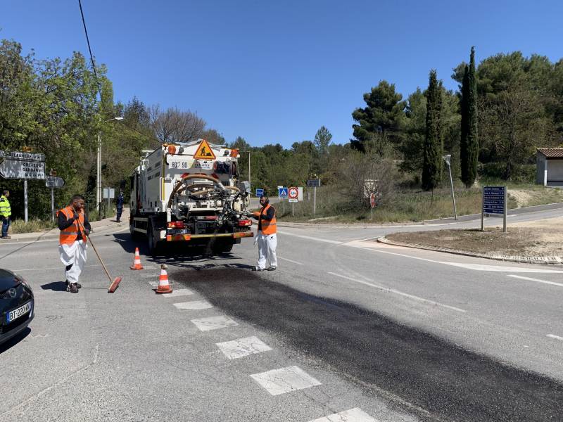 L'atelier BLOW-PATCHER en location sur la commune de FUVEAU pour la réparation de la chaussée à l'enrobé projeté