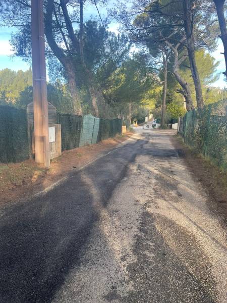 Bords de chaussée réparés à l'enrobé projeté avec VIA PATCH