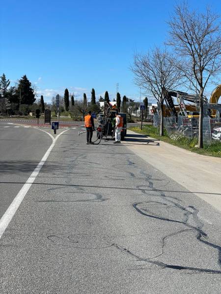Fissures sur route dans les Bouches du Rhone