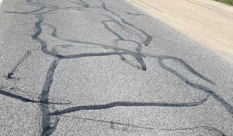 Colmatage de fissures au bitume 