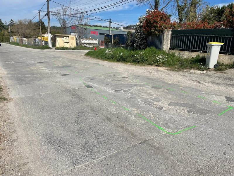 Comment réparer un trou dans la chaussée ?