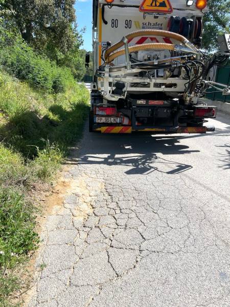 Location d'un camion pour réparation du faïençage de l'enrobé dans le 84 
