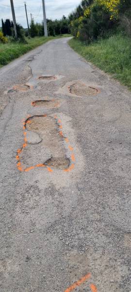 Comment combler les nids de poule sur une route ?