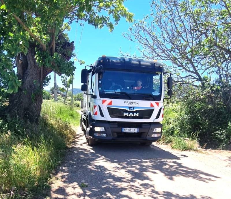 Location d'un camion enrobeur projeteur pour mise en sécurité des voiries dans le 30