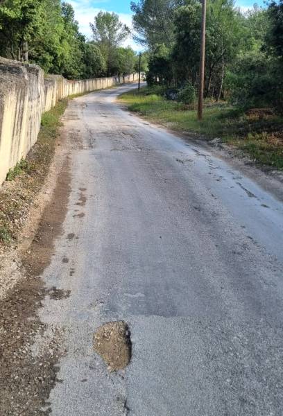 réparation de voirie à l'enrobé projeté dans le var