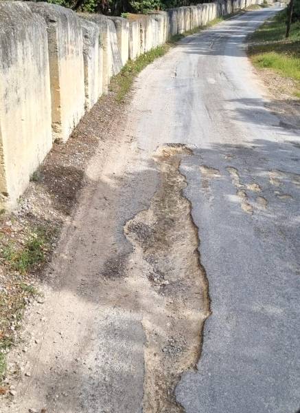 réparation des bords de chaussée à l'enrobé projeté dans l'hérault