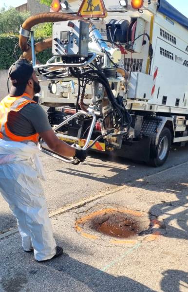 Camion enrobeur projeteur avec équipe incluse en location