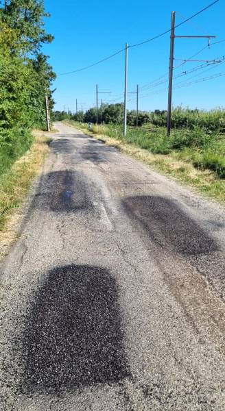 patch en enrobé projeté pour réparation route à béziers