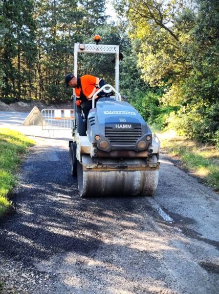 compactage après application de l'enrobé projeté par le blowpatcher 