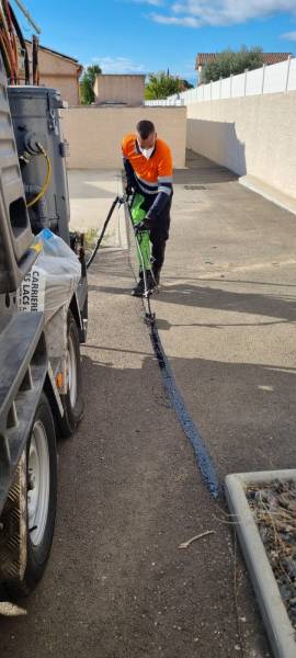 travaux de réparation de route gourdonnée avec fissures à florensac 34