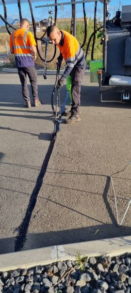 Réparation de fissure de route à Florensac (34) avec notre fondoir