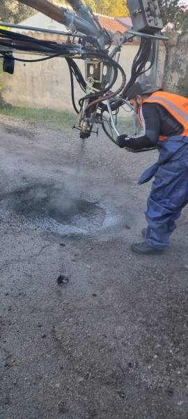 Enrobeur projeteur pour la réparation ciblée à moindre cout de la route dans le 30
