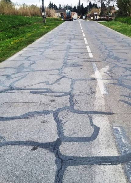 Photo d'un pontage de fissure sur route communale