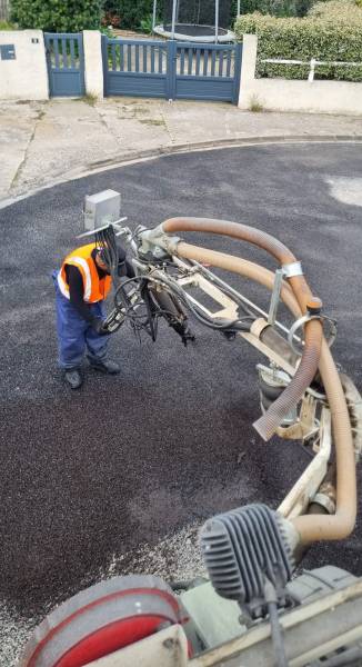 Entreprise de location d'engins spécialisée dans la maintenance ciblée de voirie dans le 83
