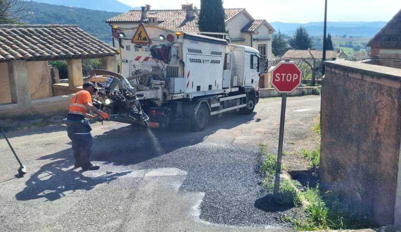 location d'engin spécialisé dans la réparation ciblée des routes dans le 13