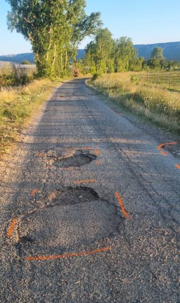 Nid de poule sur route communale à réparer