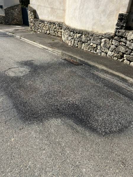 Patch à l'enrobé projeté pour maintenance de voirie