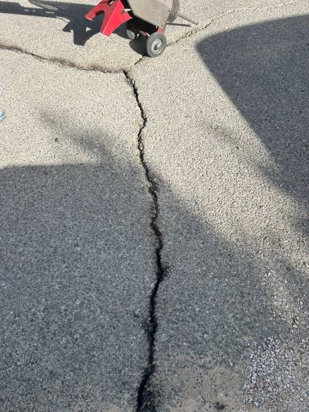 Le fondoir : l’outil essentiel pour un pontage de fissures de qualité