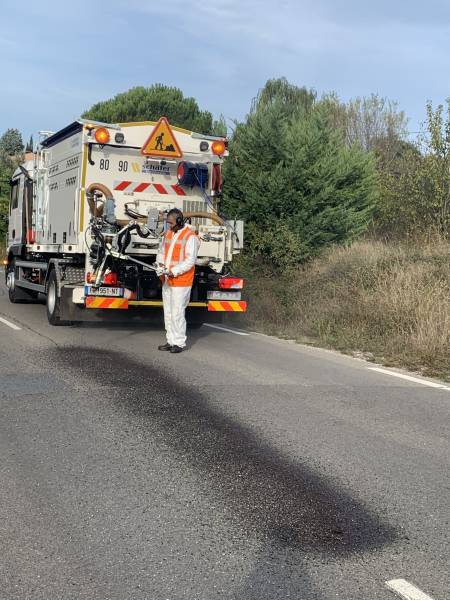 L'enrobé projeté pour réparer les fissures et faïençage sur la voirie s