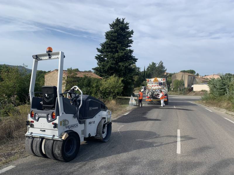 Réparation du bord de la chaussée sur la voirie dans le Vaucluse