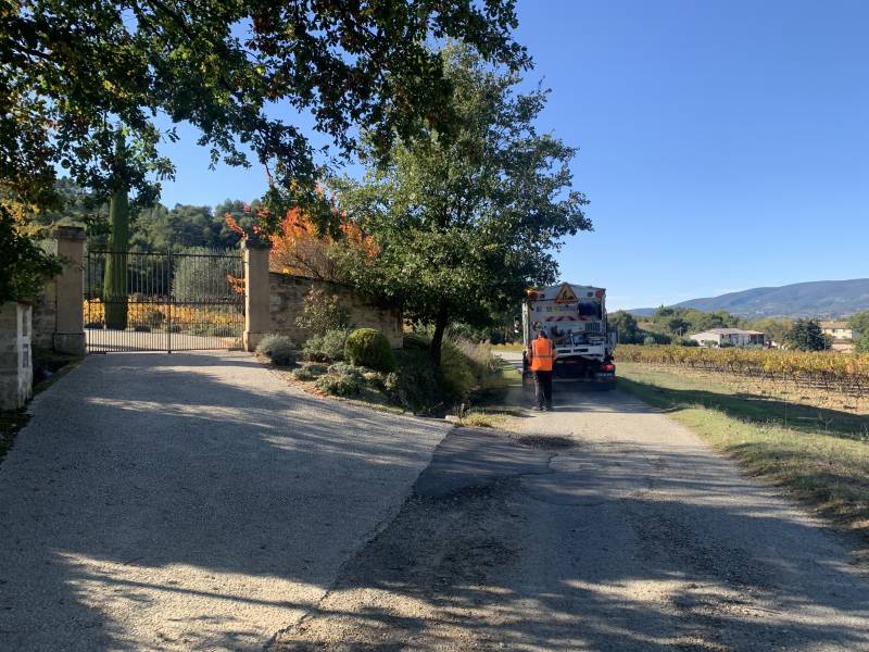 Réparation des dégâts de la voirie avec lae BLOW-PATCHER