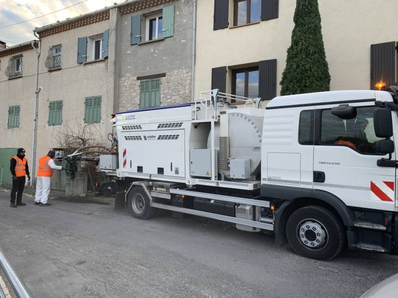 L enrobeur projeteur en location dans le village de CABRIES