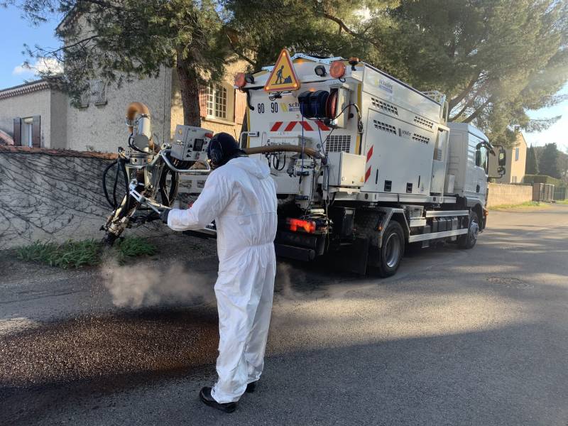 Réparation de la voirie sur Moriéres les Avignons dans le vaucluse avec le BLOW-PATCHER