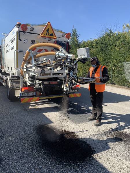 Réparation et rénovation de la voirie avec le BLOW-PATCHER enrobeur projeteur