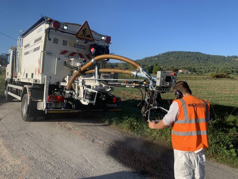 le BLOW-PATCHER enrobeur projeteur pour la réparation de la voirie sur la commune de Puy-Sainte-Réparade